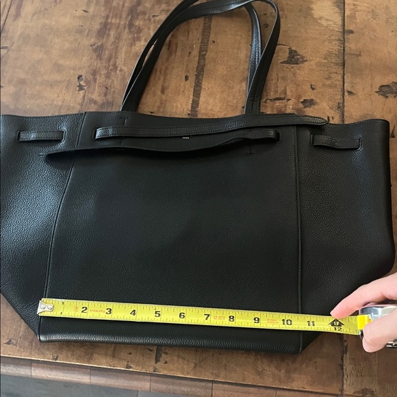 Celine Elegant Black Tote Bag - Picture 10 of 14